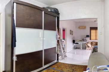 Jalan Suasana, Bandar Tun Hussein Onn