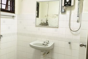 Jalan Suasana, Bandar Tun Hussein Onn