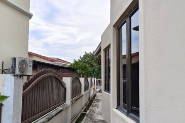 Jalan Suasana, Bandar Tun Hussein Onn