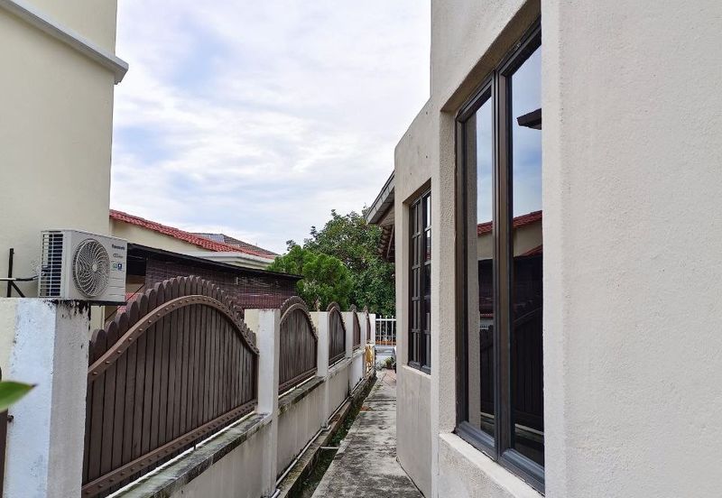 Jalan Suasana, Bandar Tun Hussein Onn