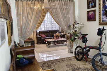 Jalan Suasana, Bandar Tun Hussein Onn