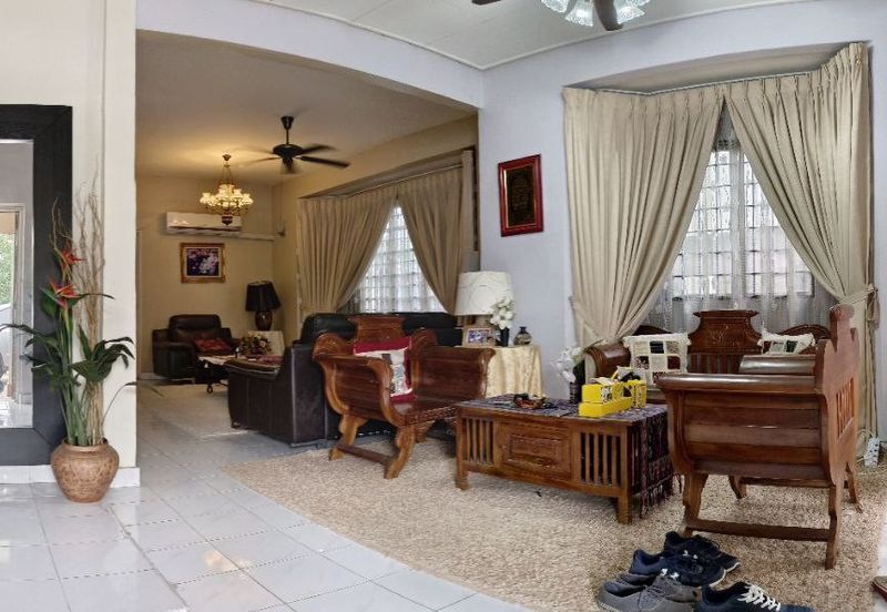 Jalan Suasana, Bandar Tun Hussein Onn