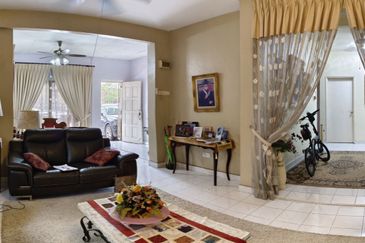 Jalan Suasana, Bandar Tun Hussein Onn