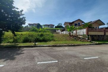 Puncak Pinggiran Putra