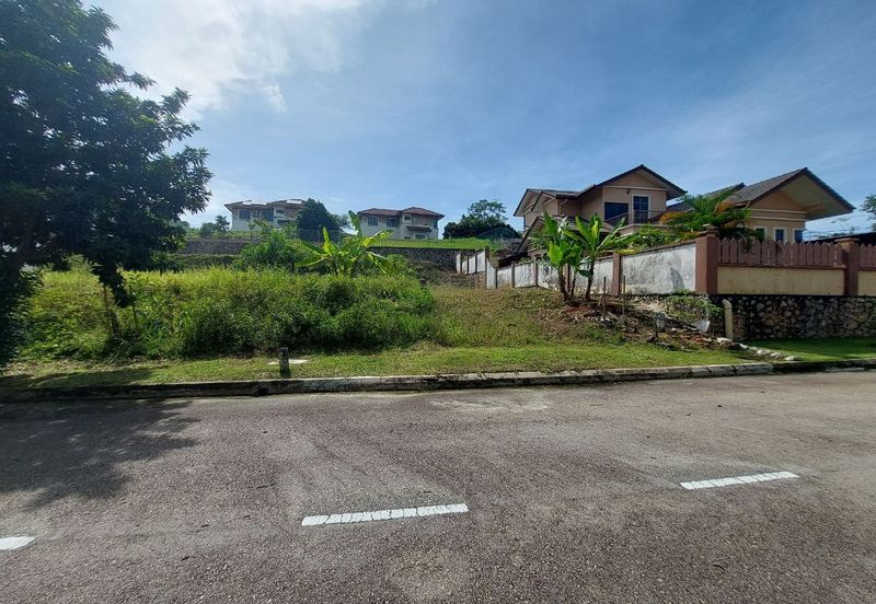 Puncak Pinggiran Putra