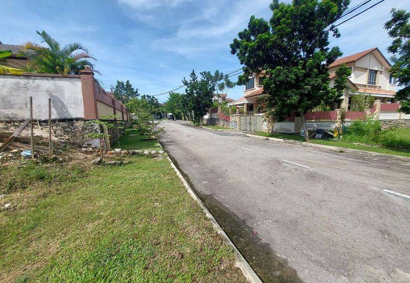 Puncak Pinggiran Putra