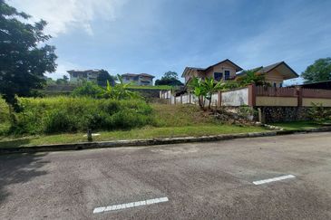 Puncak Pinggiran Putra