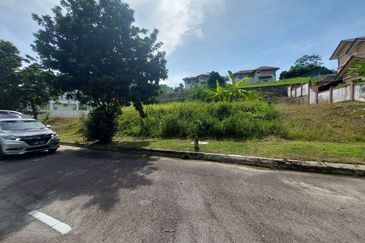 Puncak Pinggiran Putra