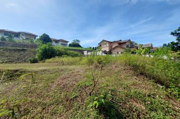 Puncak Pinggiran Putra