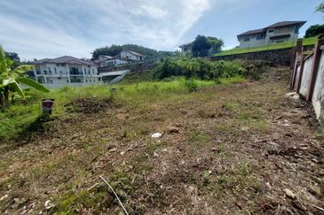 Puncak Pinggiran Putra