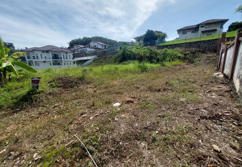 Puncak Pinggiran Putra