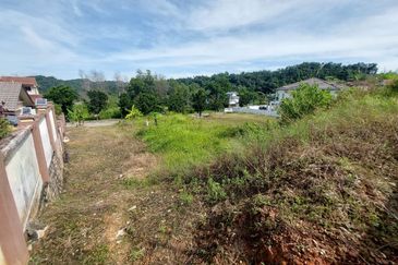 Puncak Pinggiran Putra