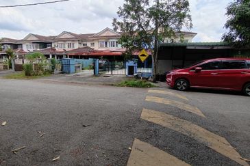 Persiaran Puncak Alam 1 