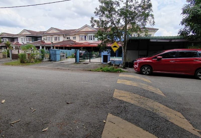 Persiaran Puncak Alam 1 