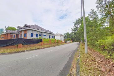 TANAH LOT BANGLO ( 12,000 Sqft ) BUKIT MAHKOTA