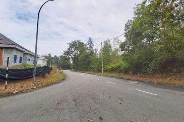 TANAH LOT BANGLO ( 12,000 Sqft ) BUKIT MAHKOTA