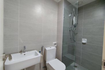 Gravit8 @ Klang South