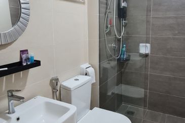 Adria Residence @ Gravit8