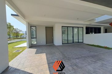 Lucent Residence @ twentyfive.7