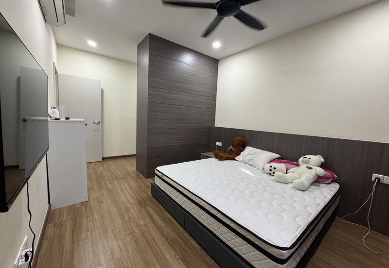 The Tresor @ Gravit 8 *