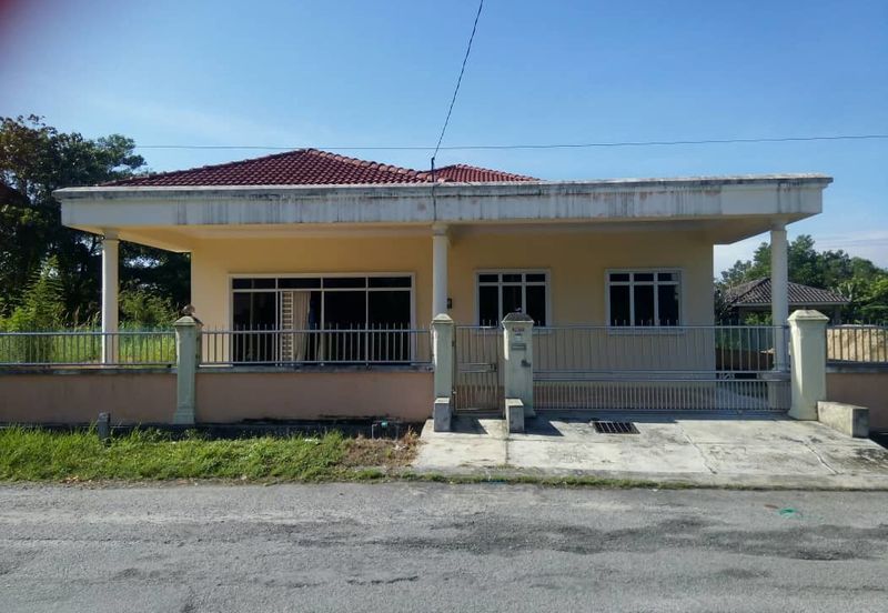 Bungalow Taman Impian Jalan Stesen Kamunting Taiping Perak