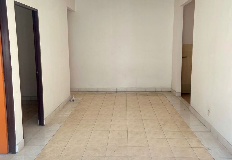 APARTMENT CAMELIA COURT (NILAI IMPIAN)