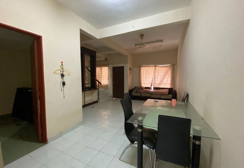 Rumah teres 2-tingkat 5-bilik Lorong Az Zaharah Seksyen 10 Puncak Alam untuk dijual