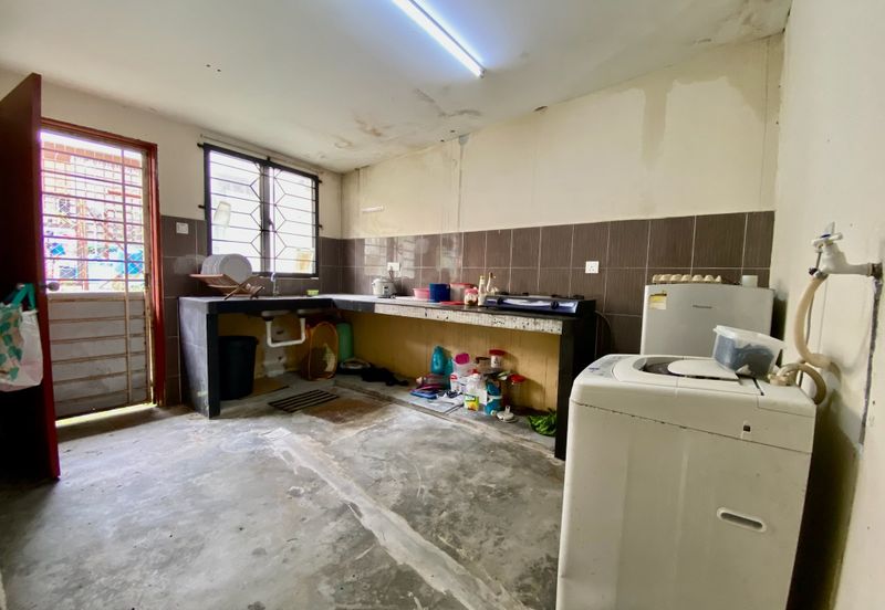 Rumah teres 2-tingkat 5-bilik Lorong Az Zaharah Seksyen 10 Puncak Alam untuk dijual