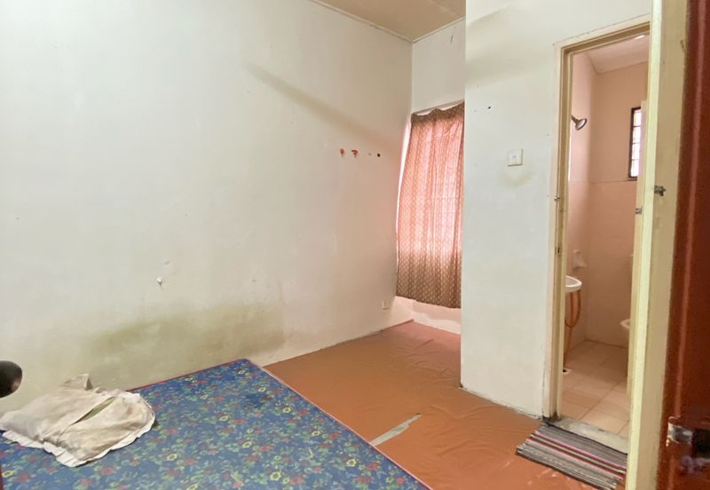 Rumah teres 2-tingkat 5-bilik Lorong Az Zaharah Seksyen 10 Puncak Alam untuk dijual