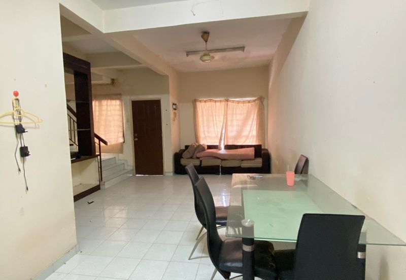 Rumah teres 2-tingkat 5-bilik Lorong Az Zaharah Seksyen 10 Puncak Alam untuk dijual