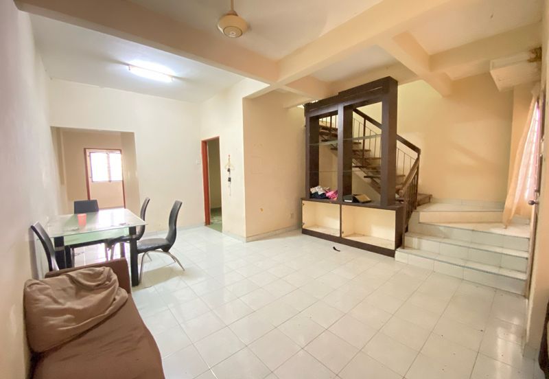 Rumah teres 2-tingkat 5-bilik Lorong Az Zaharah Seksyen 10 Puncak Alam untuk dijual