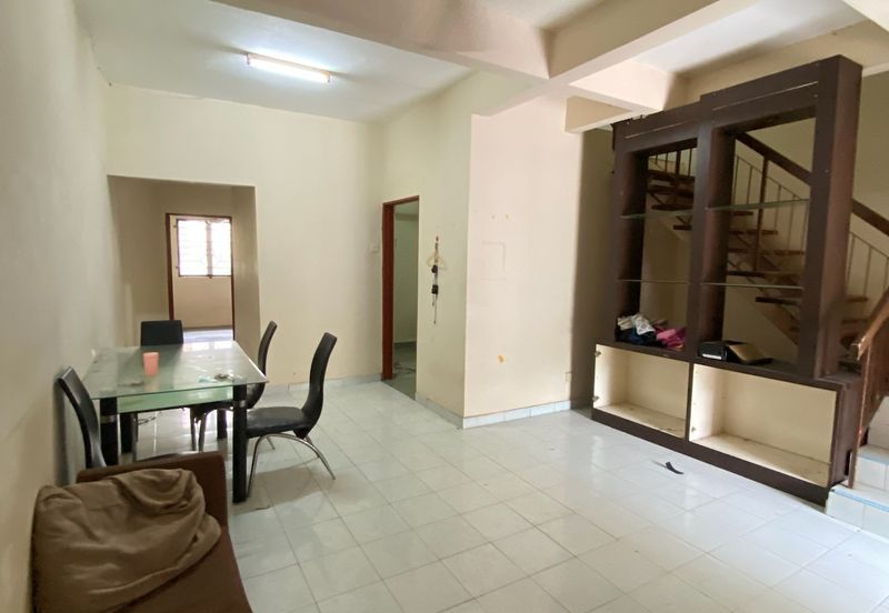 Rumah teres 2-tingkat 5-bilik Lorong Az Zaharah Seksyen 10 Puncak Alam untuk dijual