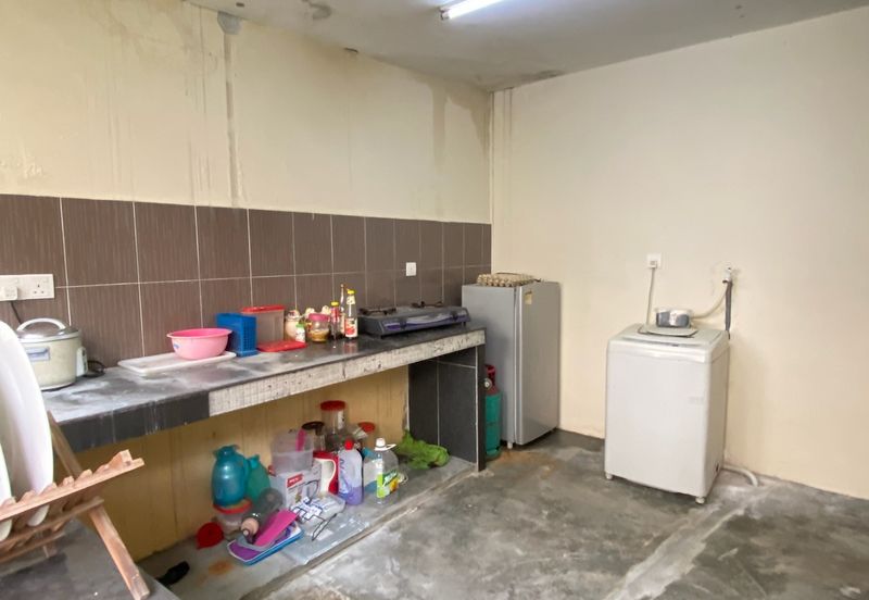 Rumah teres 2-tingkat 5-bilik Lorong Az Zaharah Seksyen 10 Puncak Alam untuk dijual