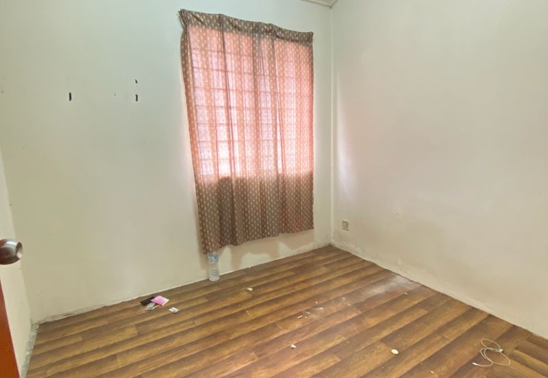 Rumah teres 2-tingkat 5-bilik Lorong Az Zaharah Seksyen 10 Puncak Alam untuk dijual