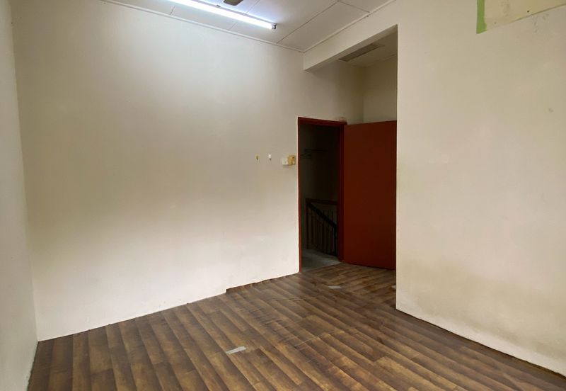 Rumah teres 2-tingkat 5-bilik Lorong Az Zaharah Seksyen 10 Puncak Alam untuk dijual