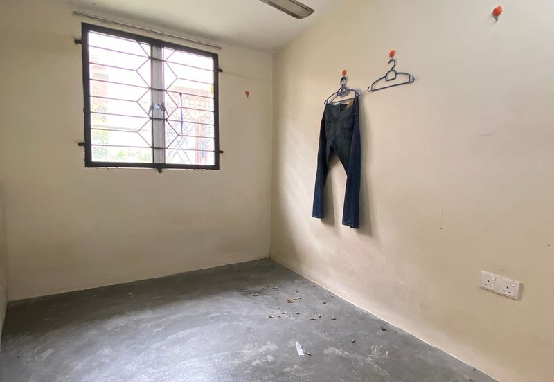Rumah teres 2-tingkat 5-bilik Lorong Az Zaharah Seksyen 10 Puncak Alam untuk dijual