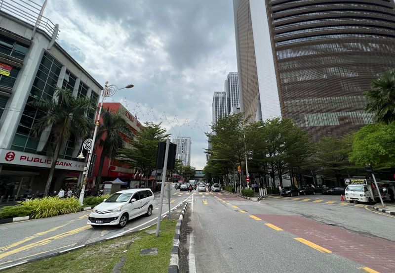 4.5 STOREY SHOP FACING MAIN ROAD AND NU SENTRAL
