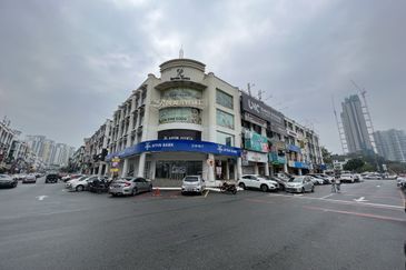 ROI ABOVE 4 % | FREEHOLD | CORNER | NEAR TO LRT | FRONTING MAIN ROAD
