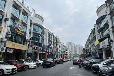 ROI ABOVE 4 % | FREEHOLD | CORNER | NEAR TO LRT | FRONTING MAIN ROAD