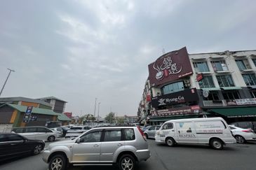 ROI ABOVE 4 % | FREEHOLD | CORNER | NEAR TO LRT | FRONTING MAIN ROAD