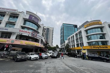 ROI ABOVE 4 % | FREEHOLD | CORNER | NEAR TO LRT | FRONTING MAIN ROAD
