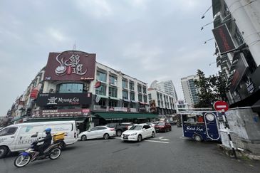 ROI ABOVE 4 % | FREEHOLD | CORNER | NEAR TO LRT | FRONTING MAIN ROAD