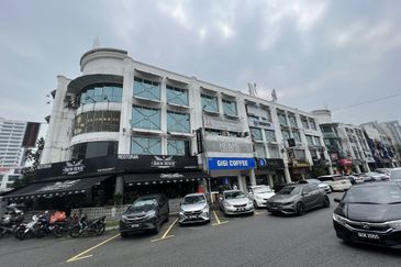 ROI ABOVE 4 % | FREEHOLD | CORNER | NEAR TO LRT | FRONTING MAIN ROAD