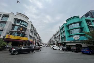 ROI ABOVE 4 % | FREEHOLD | CORNER | NEAR TO LRT | FRONTING MAIN ROAD