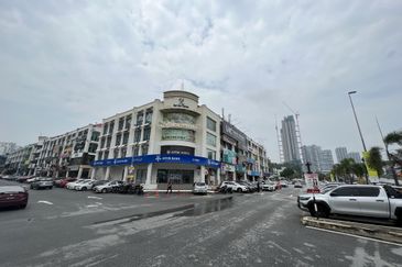 ROI ABOVE 4 % | FREEHOLD | CORNER | NEAR TO LRT | FRONTING MAIN ROAD