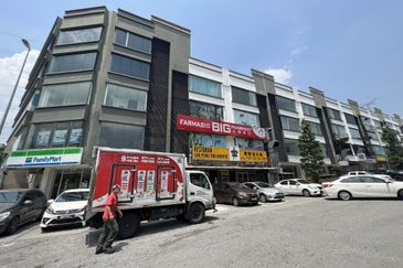 Pusat Perdagangan Seri Kembangan