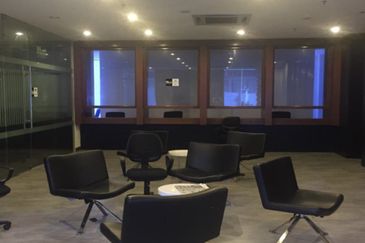 6 Sty Commercial Building in PJ For Sale