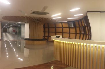 6 Sty Commercial Building in PJ For Sale