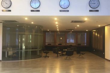 6 Sty Commercial Building in PJ For Sale