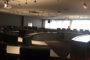 6 Sty Commercial Building in PJ For Sale